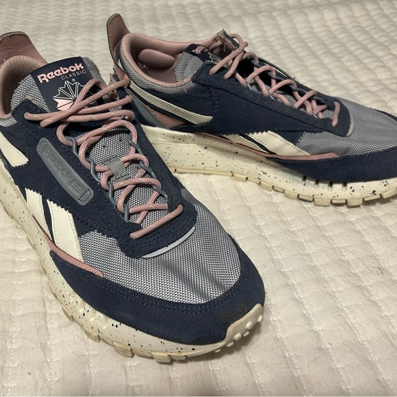 REEBOK CLASSIC WOMENS RUNNING SHOE - Picture 2 of 5